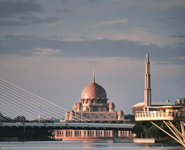 5D4N KUALA LUMPUR + GENTING + MELAKA + PUTRAJAYA TOUR