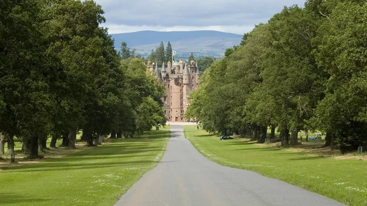 castle-glamis-dundee-scotland-1
