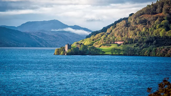 urquhart-castle-loch-ness-scotland-1