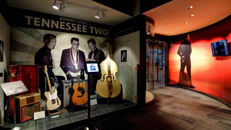 visit-johnny-cash-museum-in-nashville-tennessee-usa-2
