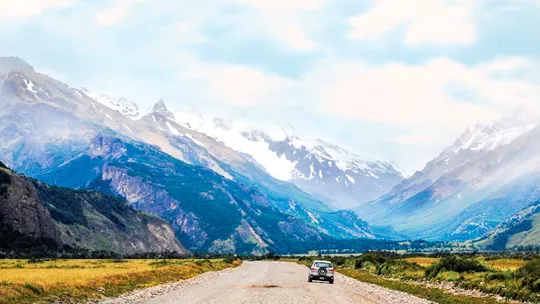 country-road-mountains-el-chalten-argentina-10