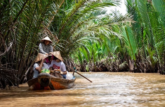 4D3N SAIGON + CU CHI TUNNELS + MYTHO @ MEKONG DELTA (SEAT IN COACH - BUY 3 FREE 1)